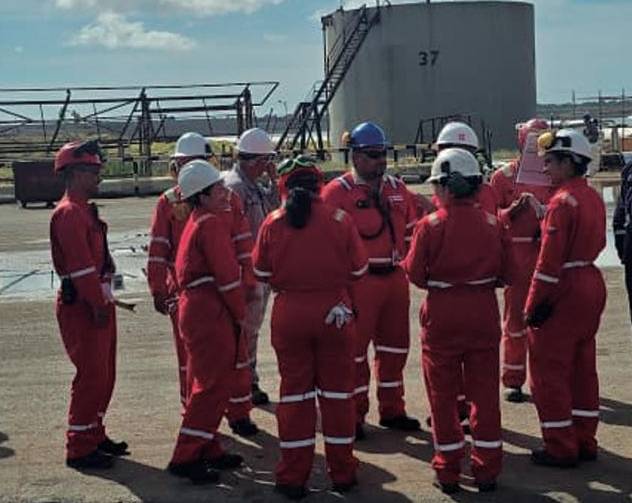 Cuadrilla de SPS en charla de seguridad